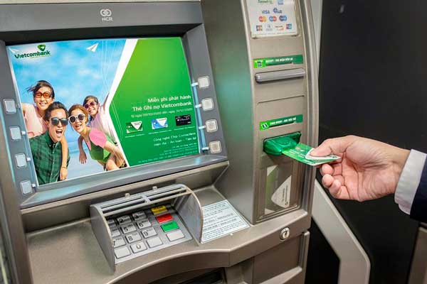 Ngân hàng Việt chuyển đổi thẻ từ sang thẻ chip